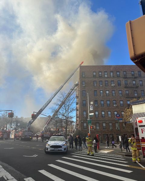 Fire fighters battle a five-alarm blaze at 43-09 47th Ave. Photo: Lauren Koenig. 