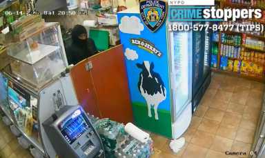 man-robbed-briarwood-store01