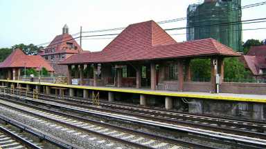 640px-Forest_Hills_LIRR_Station