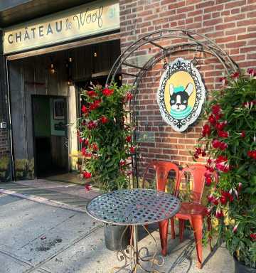 chateau le woof