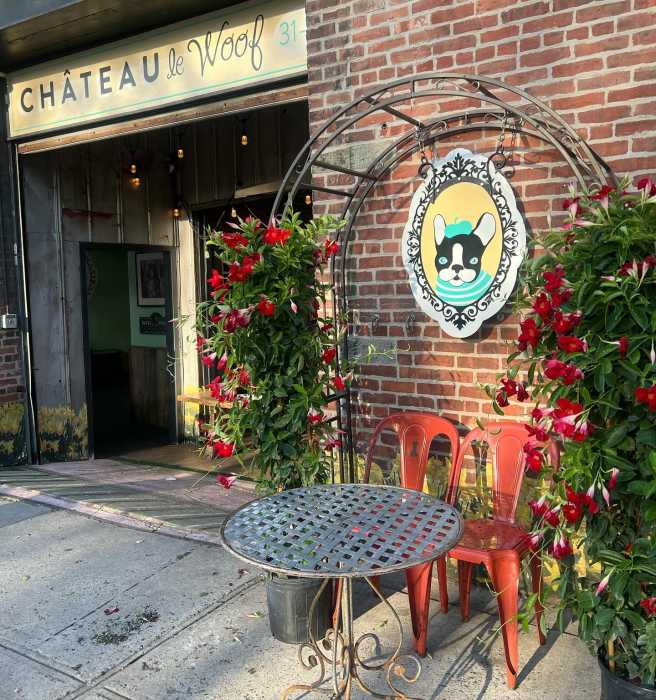chateau le woof