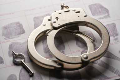 Handcuffs-bill-oxford-udXD2NrbXS8-unsplash-600×400-1-564×376-1