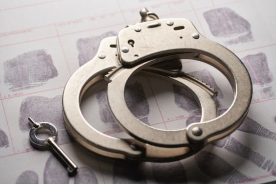 Handcuffs-bill-oxford-udXD2NrbXS8-unsplash-600×400-1-564×376-1