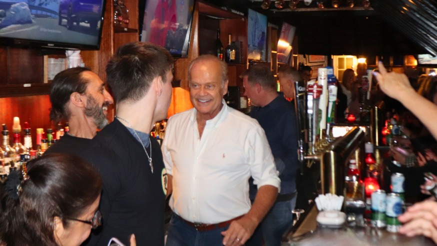 Kelsey-Grammer-behind-the-bar