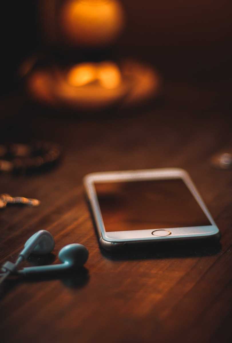 Phone-Earbuds