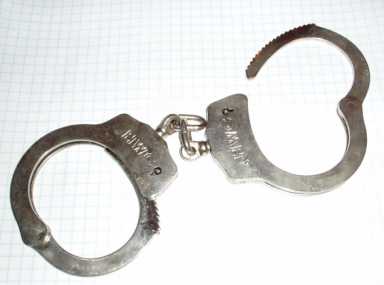 Police_handcuffs