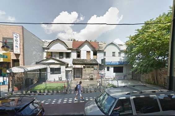 House in the middle is 65-25 Roosevelt Avenue