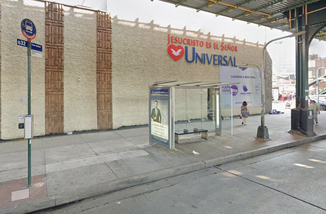 The Q32 bus stop at the intersection of 58th Street and Roosevelt Avenue was scheduled to be removed as part of the Queens Bus Network Redesign. Photo: Google Street View.