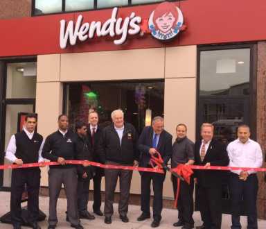 WendysJacksonHeightsribboncutting-e1481055151393