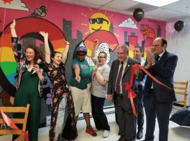 gen_q_ribbon_cutting_shot_0