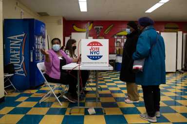 110221_election_day_voters_2