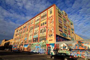 1920px-View_of_5_Pointz_January_20_2013_ae2358
