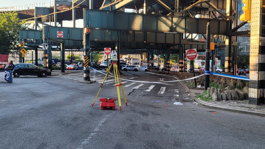 LIC Dirt bike (Photo: Michael Dorgan, Queens Post)