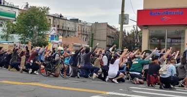 222-Protesters-in-Astoria-take-a-knee-Tuesday-@JLa_NYC-via-Twitter