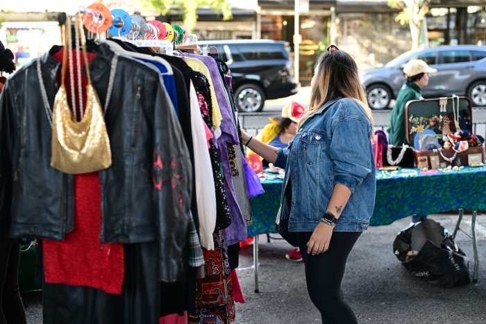 Browsing at the night market. Photo: Ramy Mahmoud.