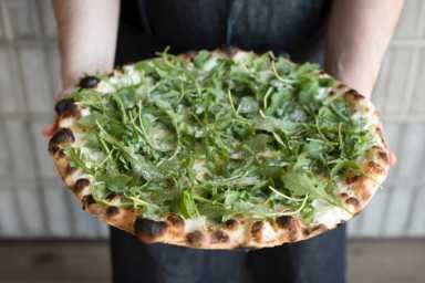 Beebes_Rooftop-pizza-01-Liz-Clayman