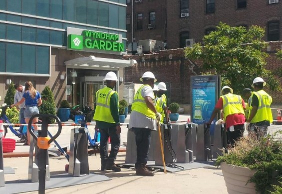 9th Street 44th Avenue