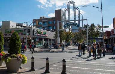 Bliss-Plaza-and-arch-700-450