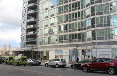 CenterBlvd_820719