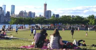 Crowds-at-Hunters-Point-South-Park-last-weekend-Michael-Dorgan-Queens-Post-