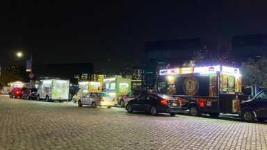 Food-Vendors-along-Center-Boulevard-outside-Gantry-Plaza-State-Park-Michael-Dorgan-Queens-Post-1_d6e43e