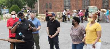 FoodPantries_052121_Santucci4-700×316-1