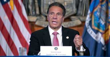 Governor-Andrew-Cuomo-Mike-Groll_Office-of-Governor-Andrew-M.-Cuomo