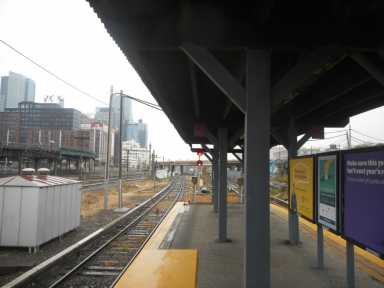 Hunterspoint_Avenue_LIRR_Long_Island_City_side_@_East_End