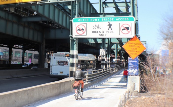 Queensboro bridge bike lane (Photo by Michael Dorgan, Queens Post, taken on March 16, 2022)