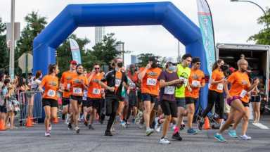 Participants at the 2021 LIC Waterfront 5k. Photo by Alex Lopez.