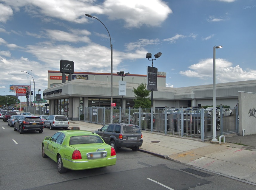 LexusDealership_3170a4