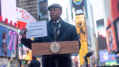 Mayor-Eric-Adams-makes-a-pandemic-related-announcement-in-Times-Square-on-Friday-March-4-2022.-Michael-AppletonMayoral-Photography-Office