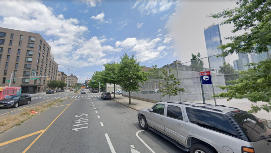 The intersection is located at the northwest corner of Murray Park, where police say numerous people were present when the gunshots rang out. There is a basketball court situated at this corner of the park. (Photo: Google Maps)