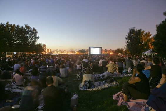 Outdoor-Cinema-Socrates-Sculpture-Park-e1493052490387