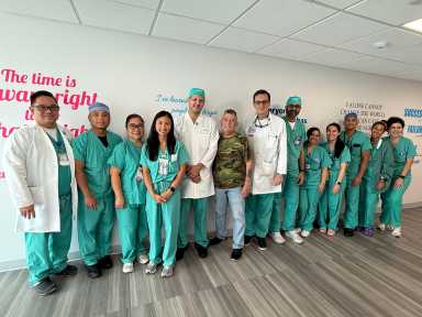 Frank Parlatore poses for photographs with Mount Sinai medical staff after recovering from a major cardiac arrest. Photo Cathy Clarke/Mount Sinai Hospital