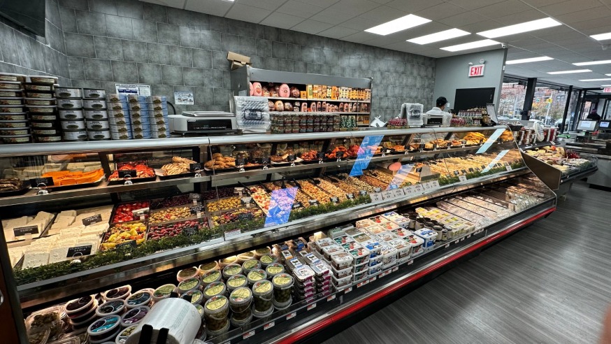 Farm Country Supermarket (Photo Michael Dorgan, Queens Post) (2)