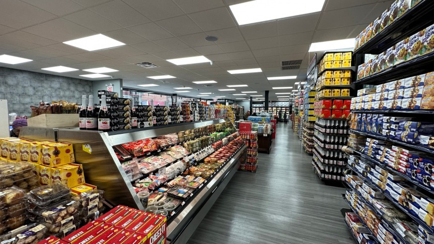 Farm Country Supermarket (Photo Michael Dorgan, Queens Post) (2)