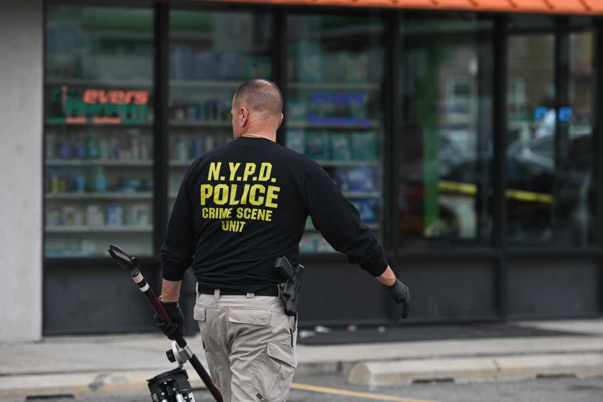 Urgent manhunt underway for alleged gunman who shot 13-year-old boy in head in Cambria Heights: NYPD - QNS