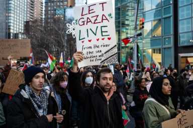 QNS_FloodQueensForGaza_121623-16