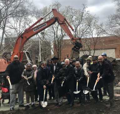 Queensbridge_Basketball_Ground_Breaking_4-564×538-1