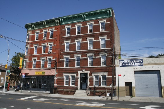 36-05 Vernon Blvd. (center building)