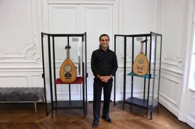Samer-Ali-with-some-of-SMPIs-historic-ouds-at-an-exhibition-in-Washington-DC-Photo-Credit-Fouad-Salloum