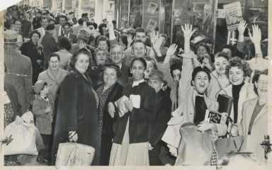 Shoppers-Are-Excited