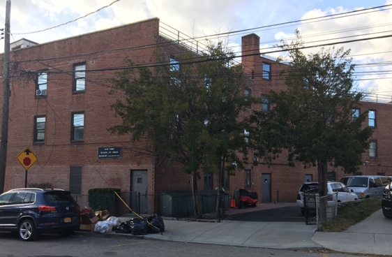 UrbanMinistryoutside_84cf41