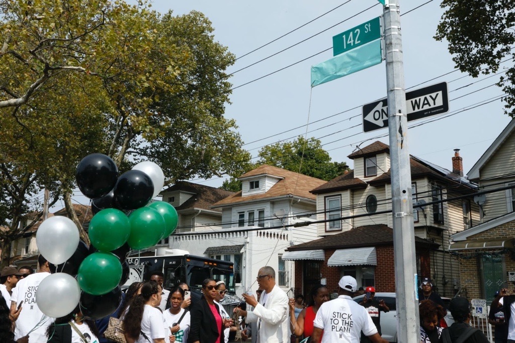 City Council Speaker Adrienne Adams joined the King of Kings Foundation and southeast Queens community leaders to unveil “Alyce L. Feurtado Way” at the intersection of 142nd Street and 106th Avenue in Jamaica.