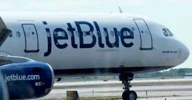 av-jetblue-2018-08-q01_z