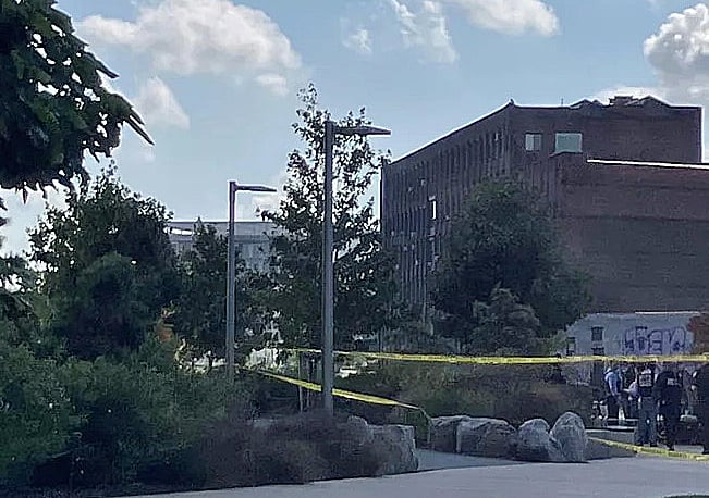 Dead man found floating in Newtown Creek off Hunters Point South Park: NYPD - QNS
