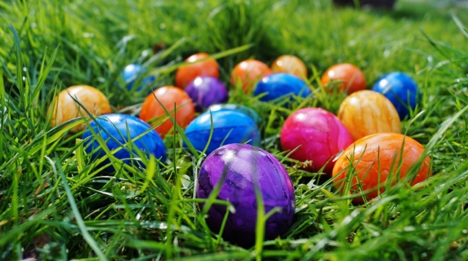 easter_eggs_color_eggs_spring_in_the_grass_colors_easter_eggs-741964.jpgd_