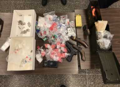 gunsdrugs-e1485441742526