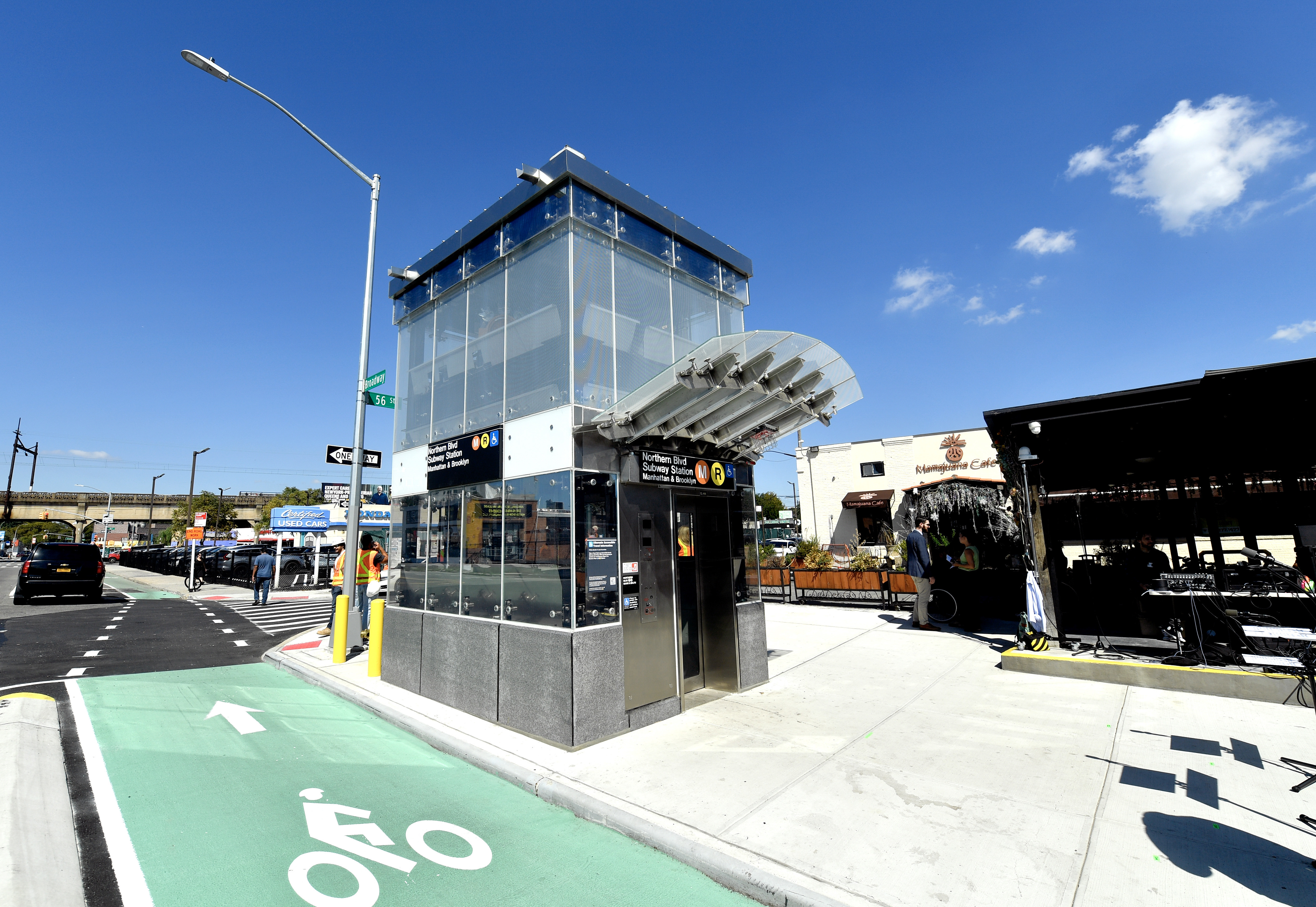 MTA Chair and CEO Janno Lieber welcomed Woodsiders to the new elevators at the Northern Boulevard subway station.
